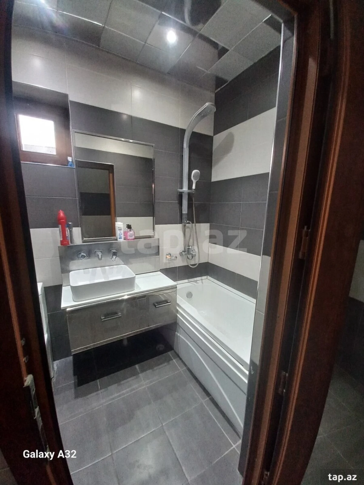 Kirayə verilir 7 otaqlı həyət evi