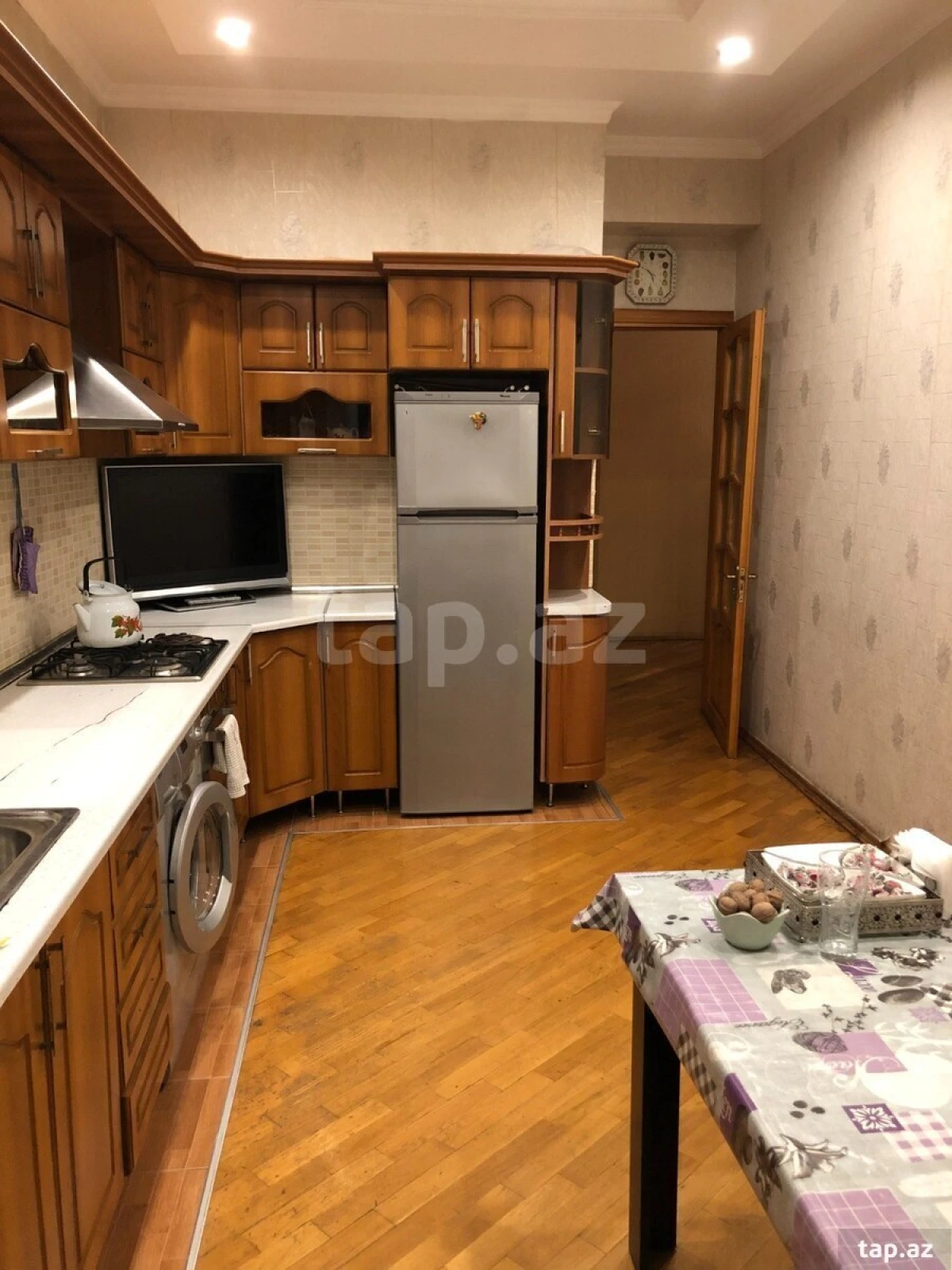 Kirayə verilir 3 otaqlı yeni tikili 120 m²
