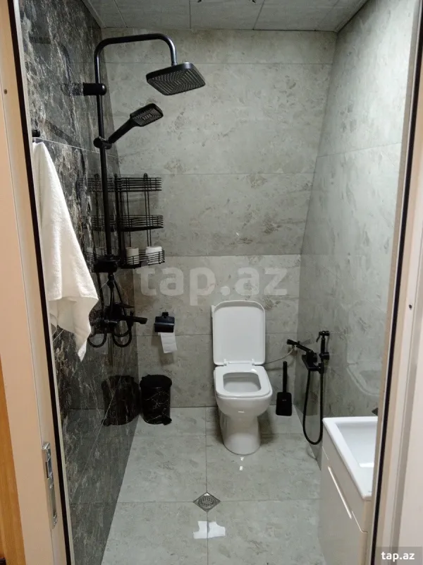 Kirayə verilir 5 otaqlı həyət evi