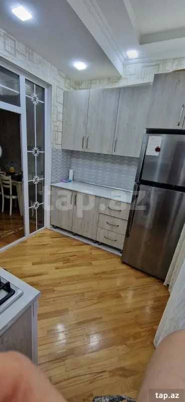 Kirayə verilir 3 otaqlı yeni tikili 100 m²