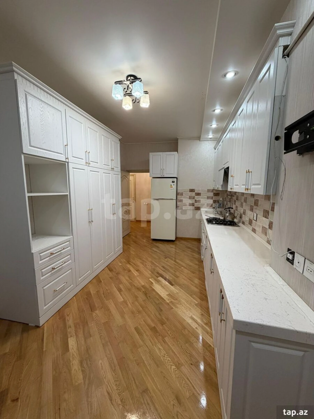 Kirayə verilir 3 otaqlı yeni tikili 110 m²