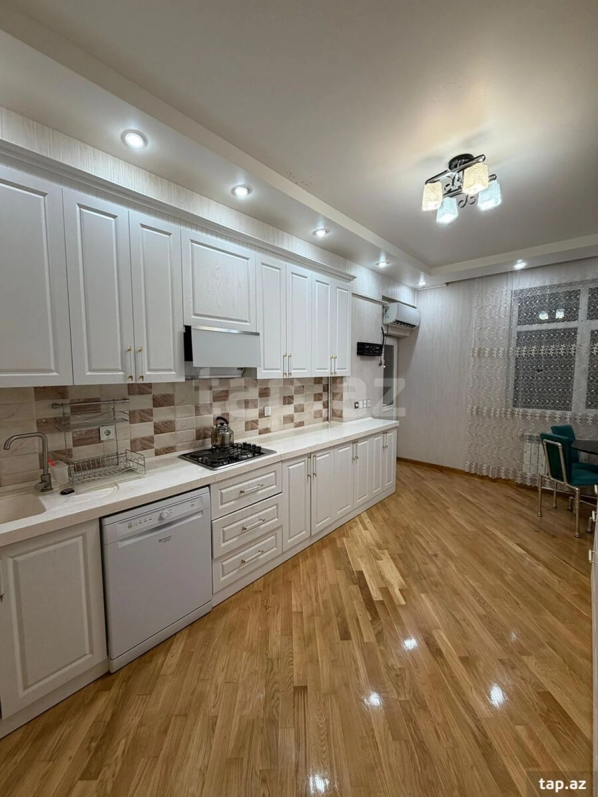 Kirayə verilir 3 otaqlı yeni tikili 110 m²