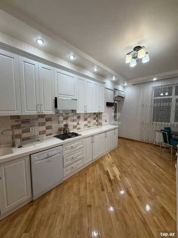 Kirayə verilir 3 otaqlı yeni tikili 110 m²