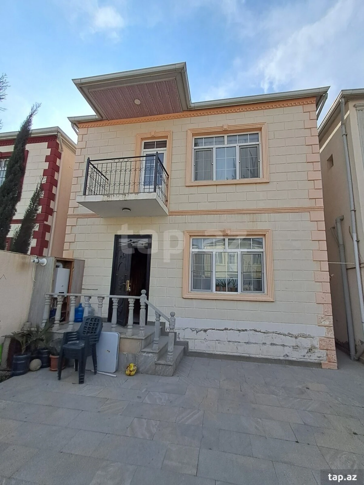 Satılır 4 otaqlı həyət evi