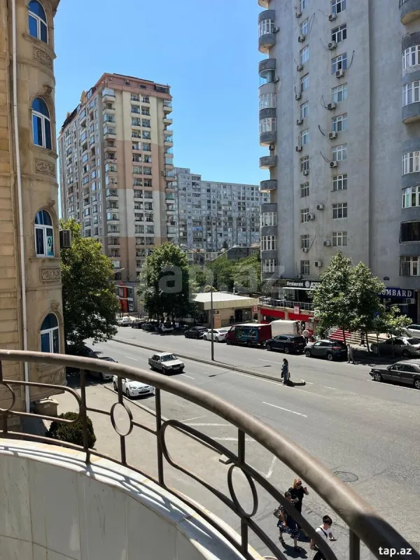 Satılır 3 otaqlı yeni tikili 128 m²