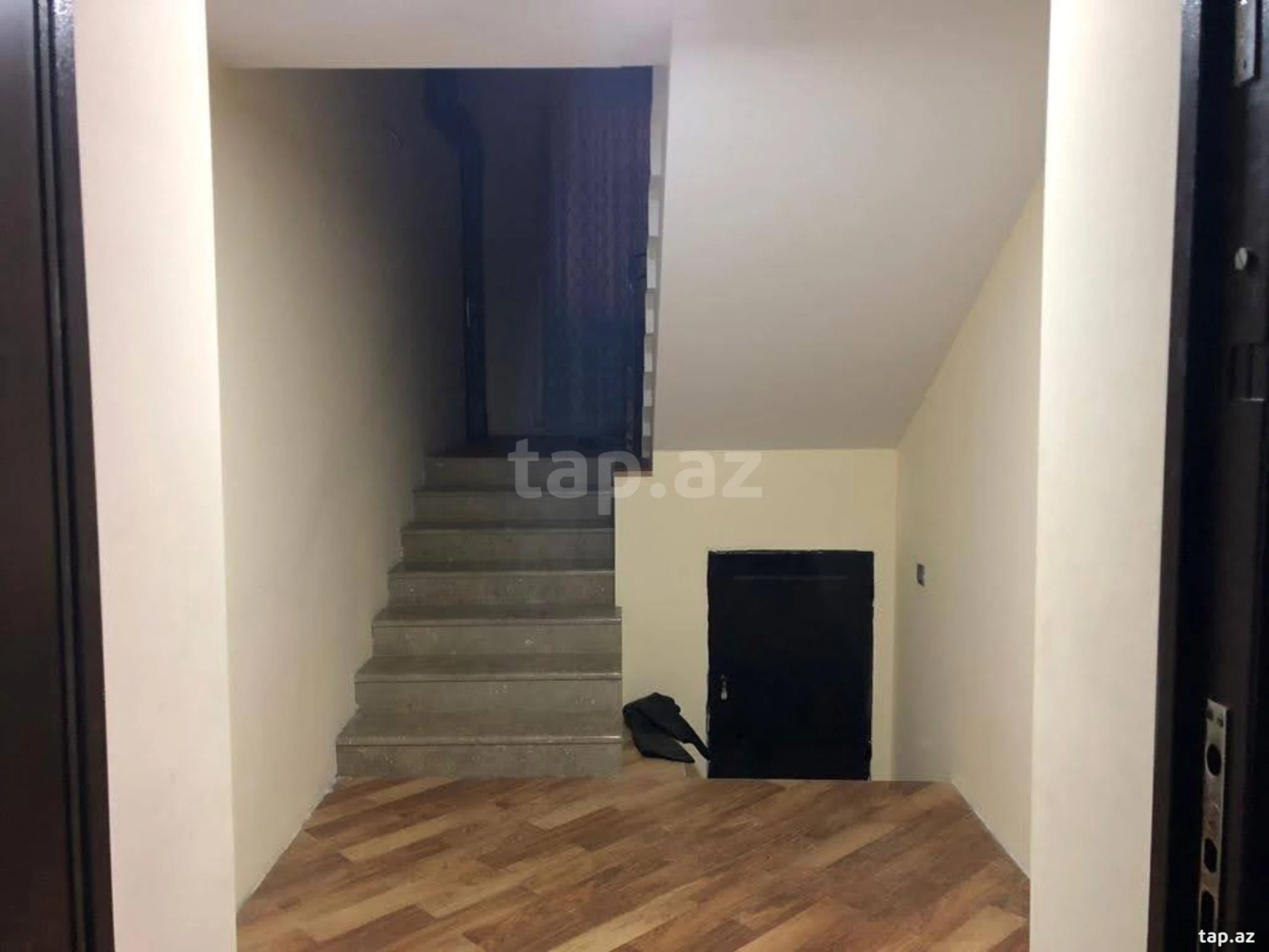 Satılır 5 otaqlı həyət evi