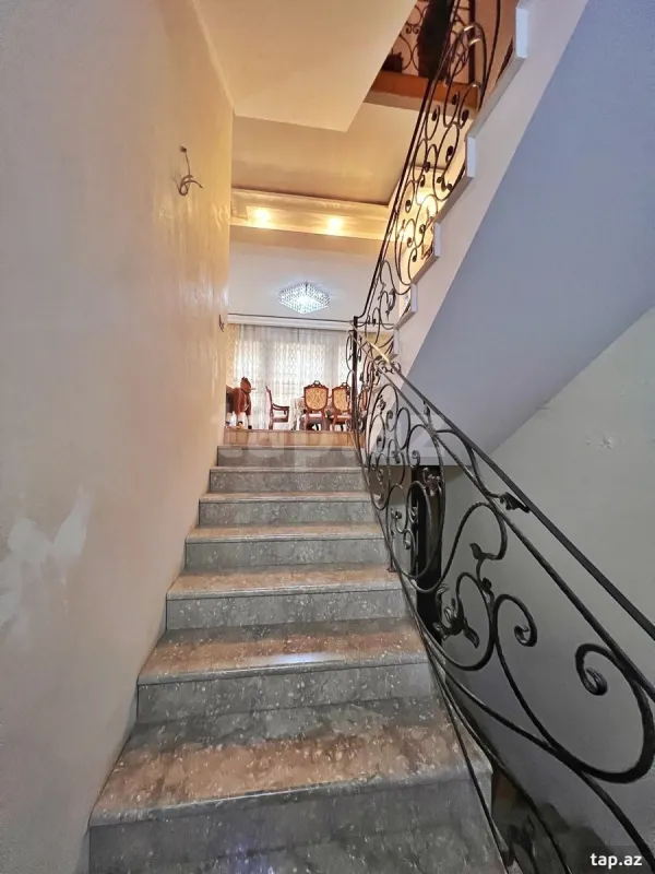 Satılır 5 otaqlı həyət evi