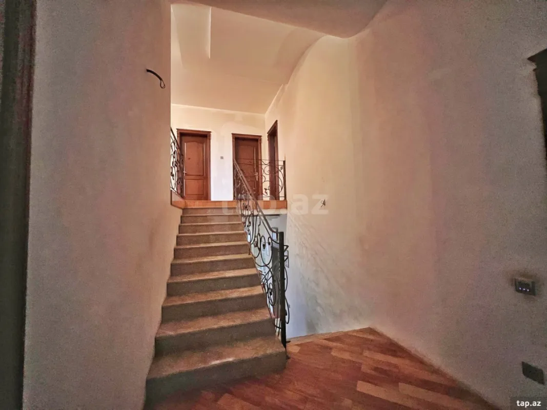 Satılır 5 otaqlı həyət evi