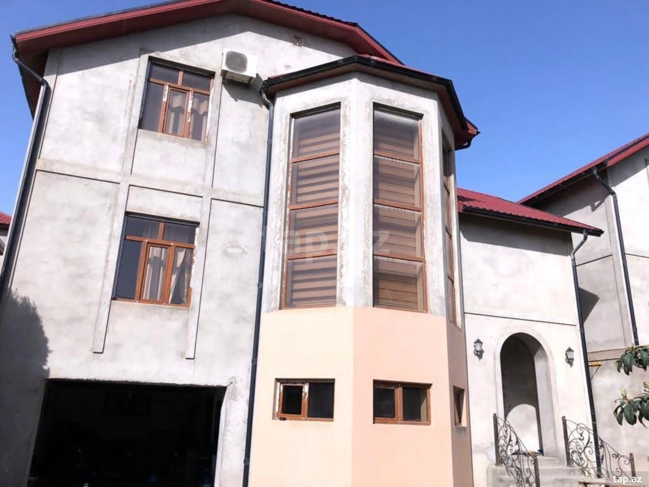 Satılır 5 otaqlı həyət evi