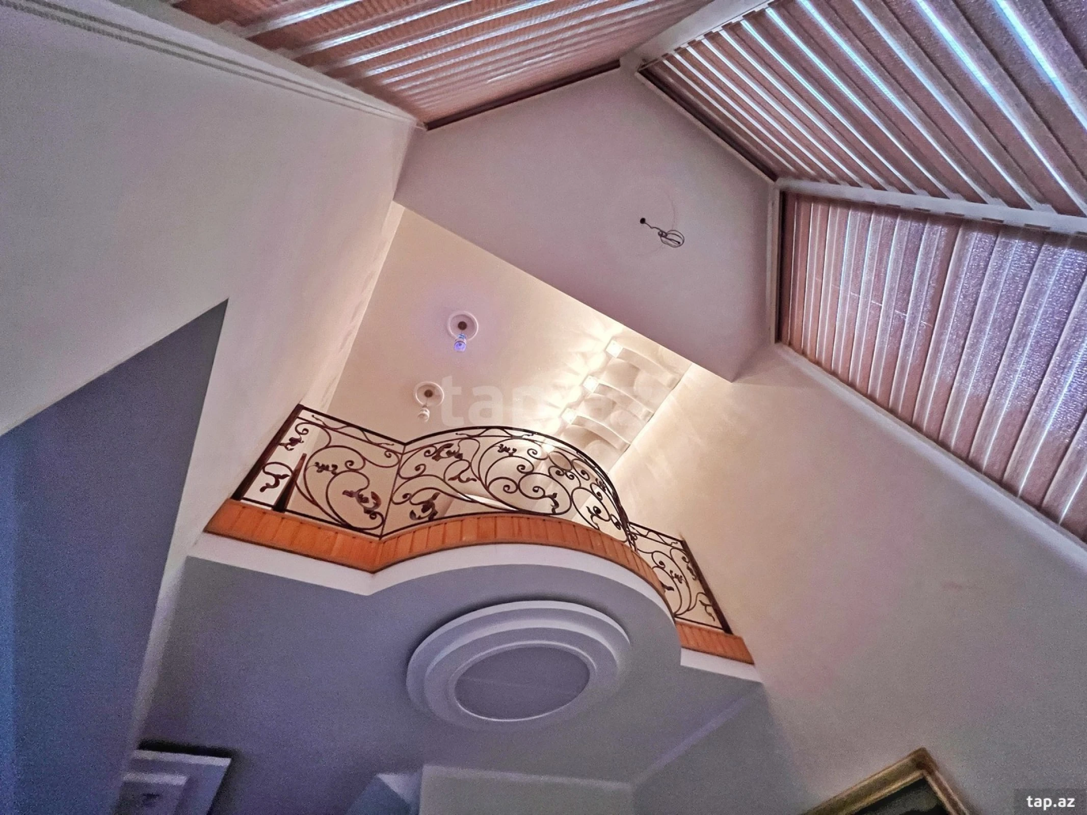 Satılır 5 otaqlı həyət evi