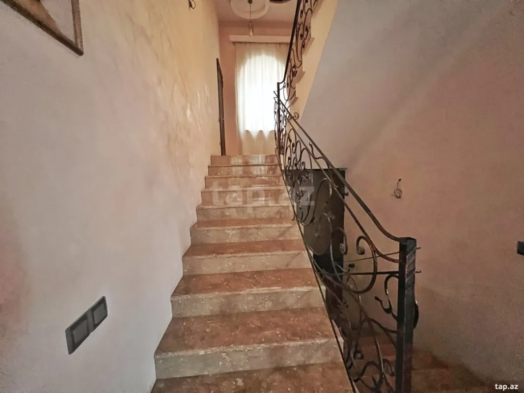 Satılır 5 otaqlı həyət evi