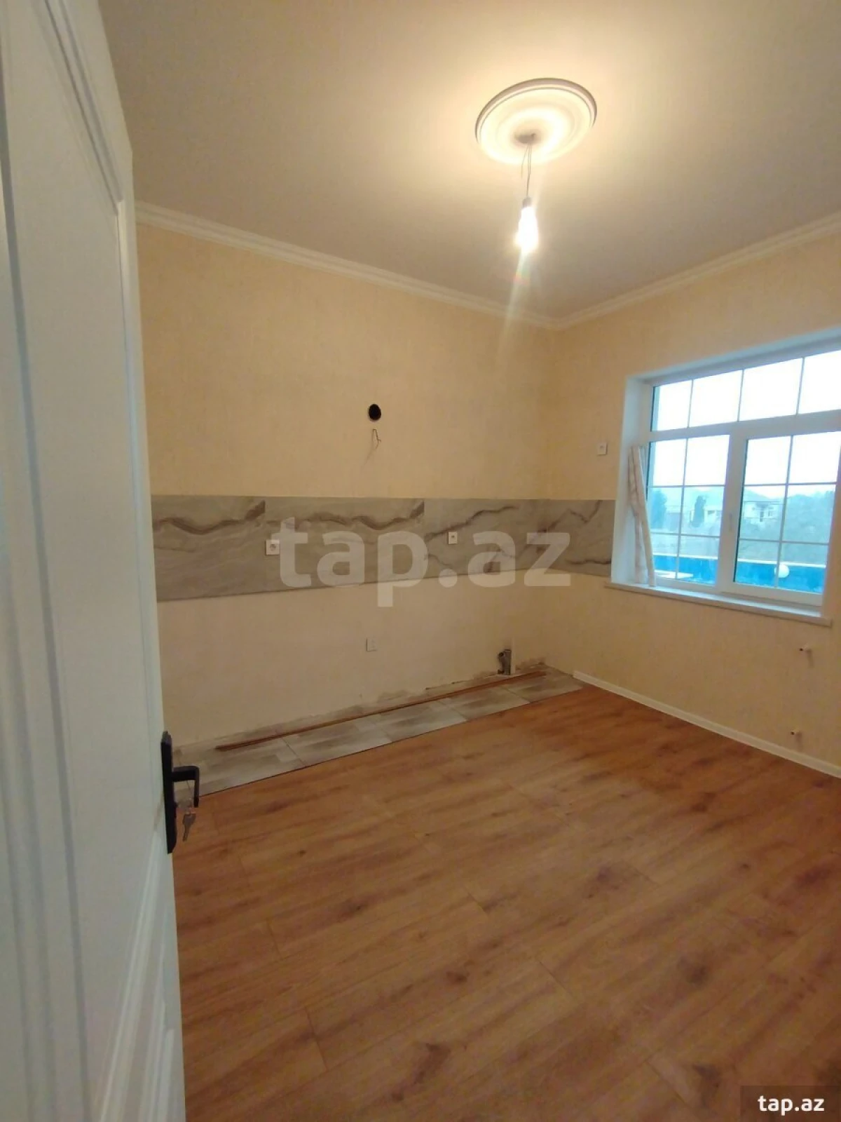 Satılır 4 otaqlı həyət evi