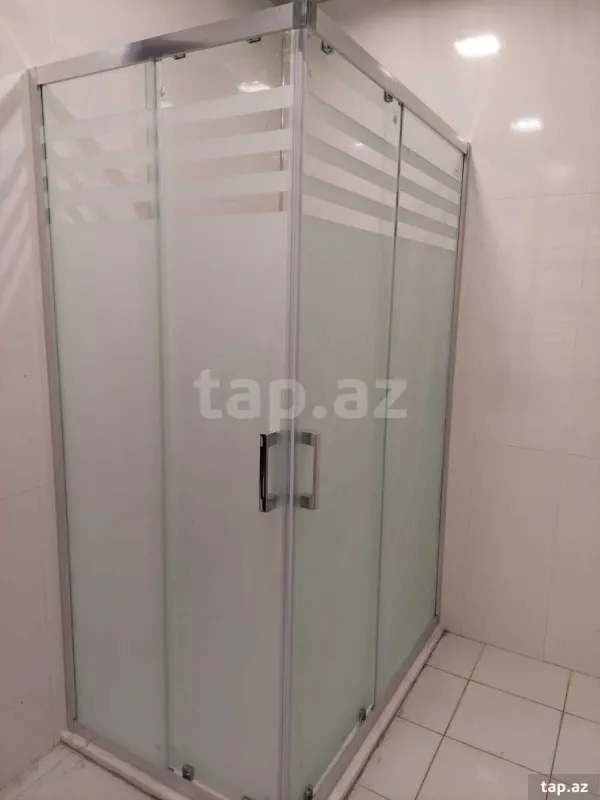 Kirayə verilir 3 otaqlı yeni tikili 160 m²