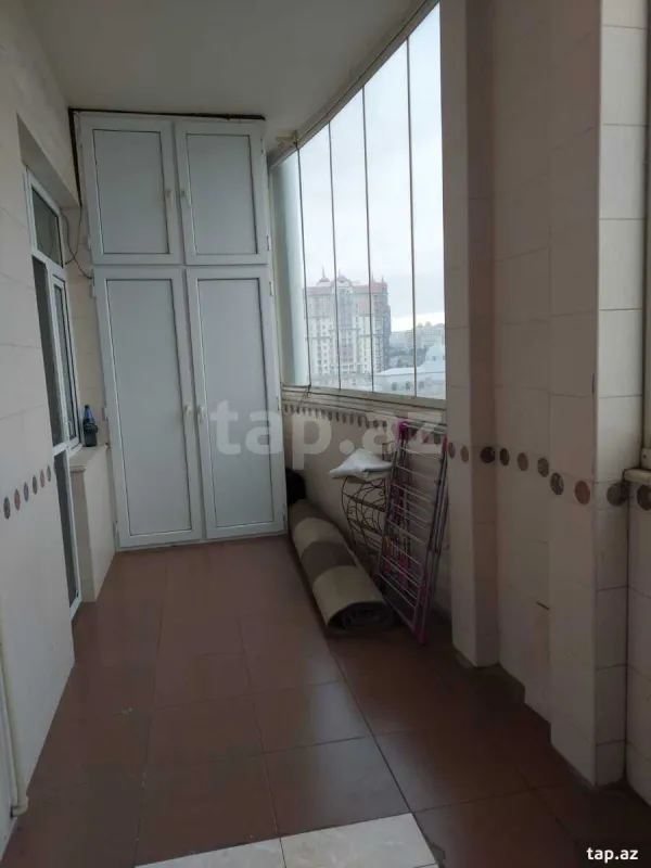 Kirayə verilir 3 otaqlı yeni tikili 160 m²