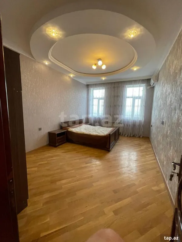 Satılır 3 otaqlı yeni tikili 150 m²