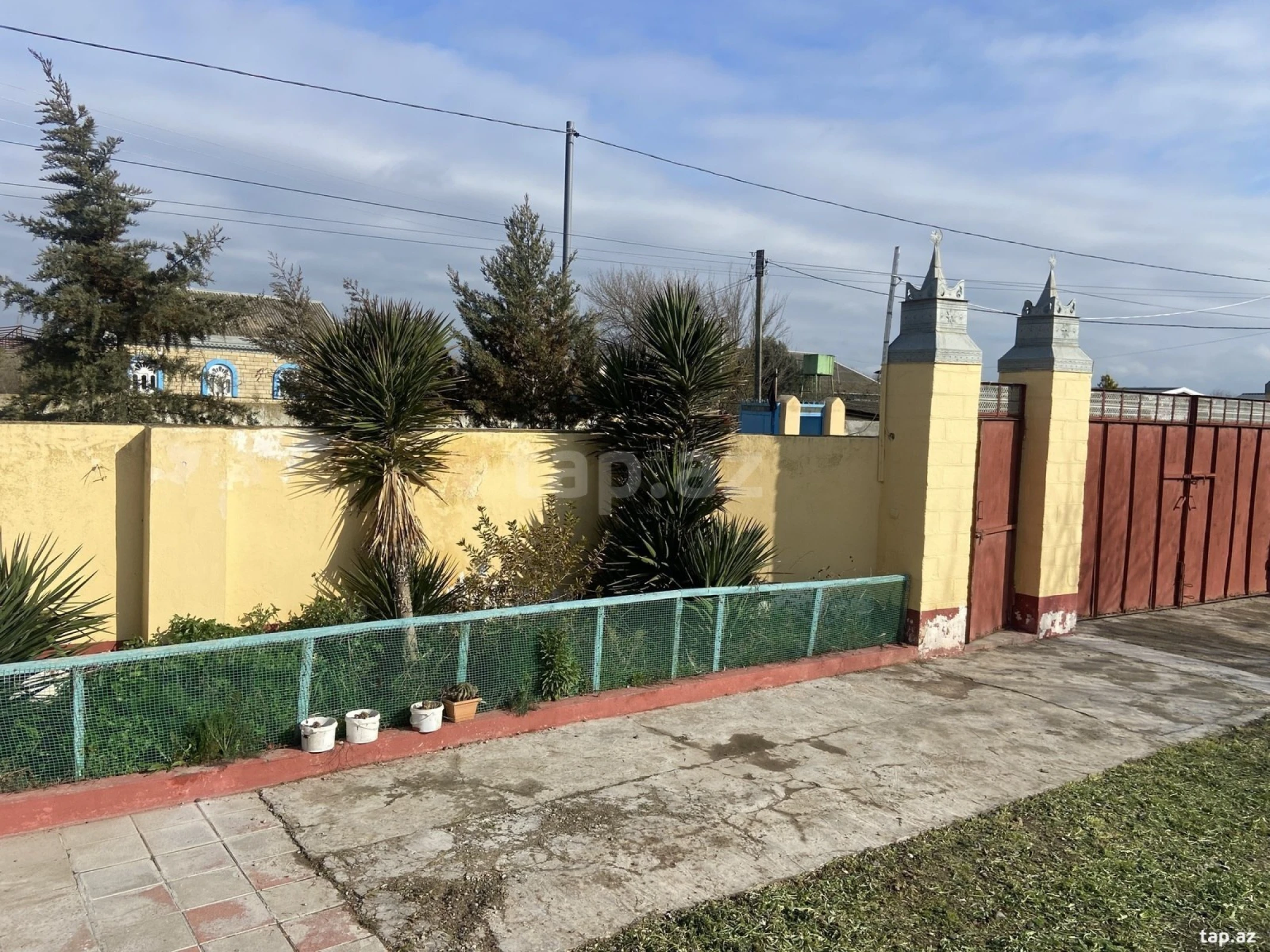 Satılır 4 otaqlı həyət evi