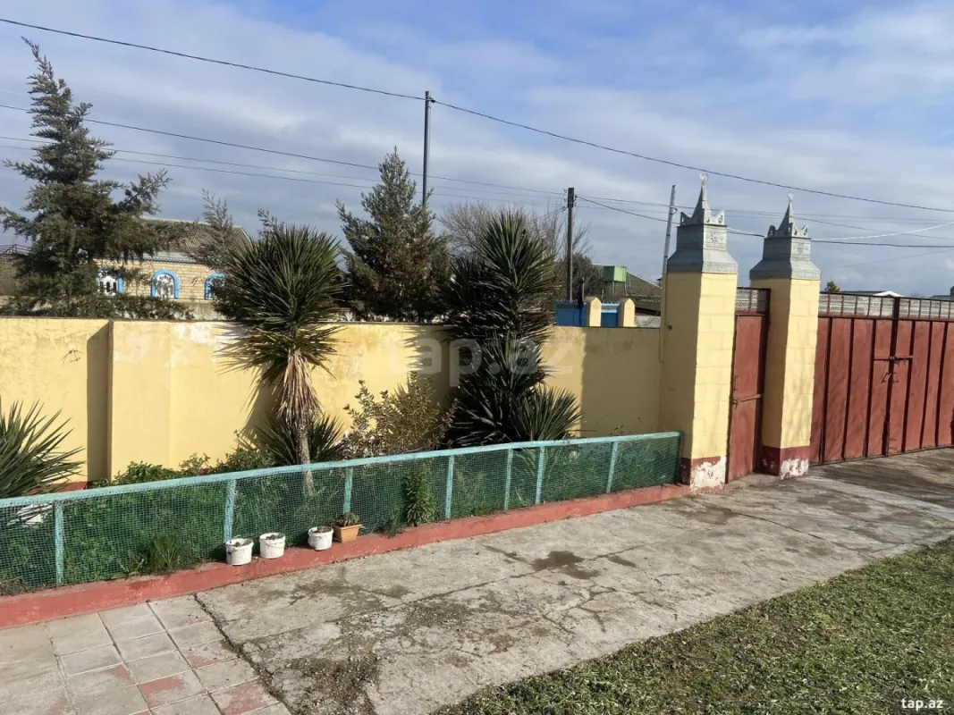 Satılır 4 otaqlı həyət evi