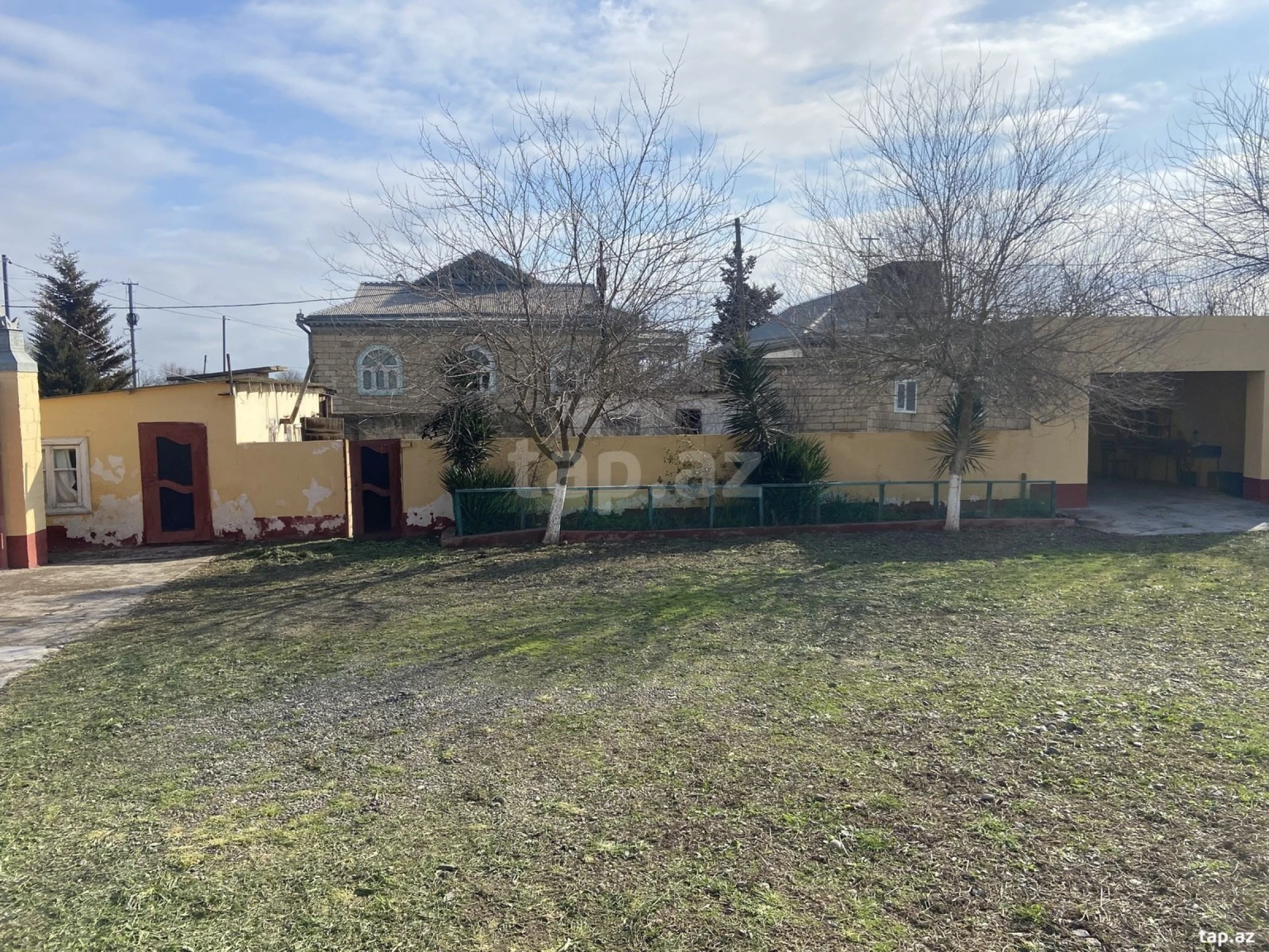 Satılır 4 otaqlı həyət evi