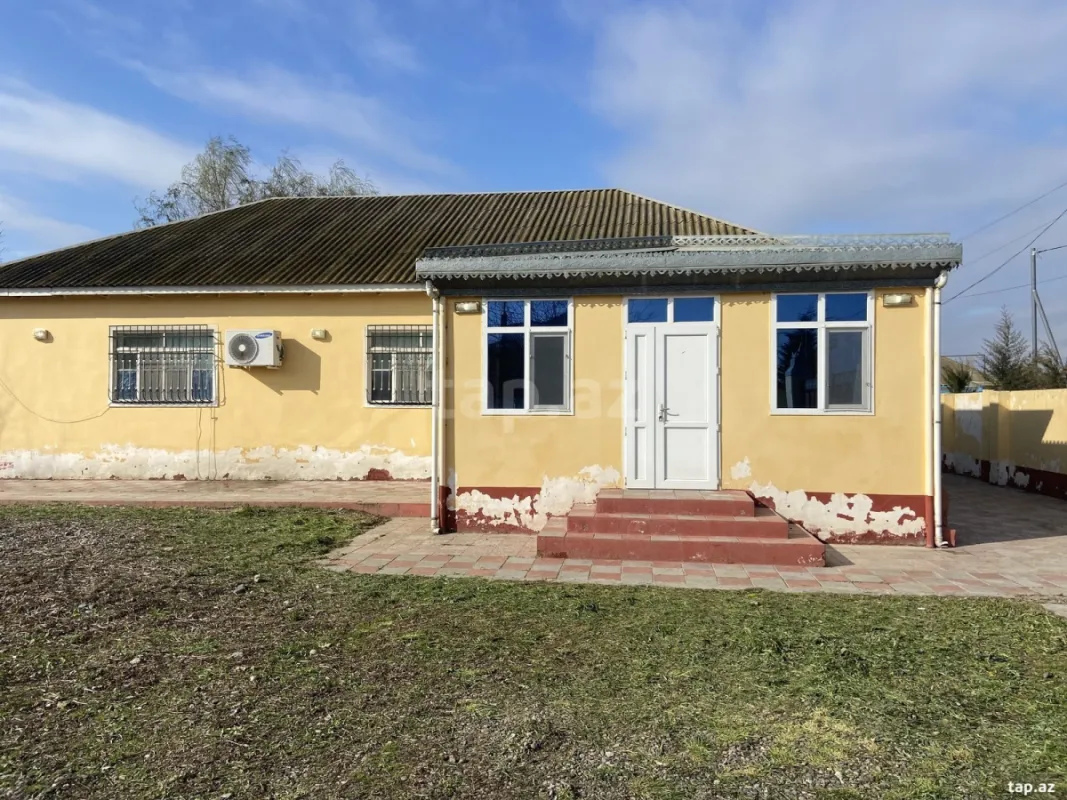 Satılır 4 otaqlı həyət evi