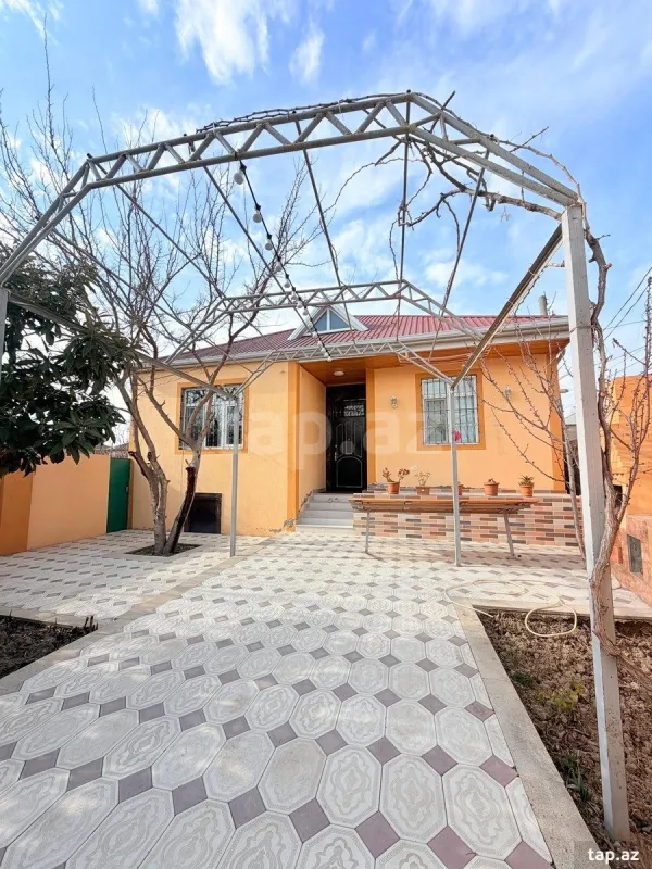 Satılır 4 otaqlı həyət evi