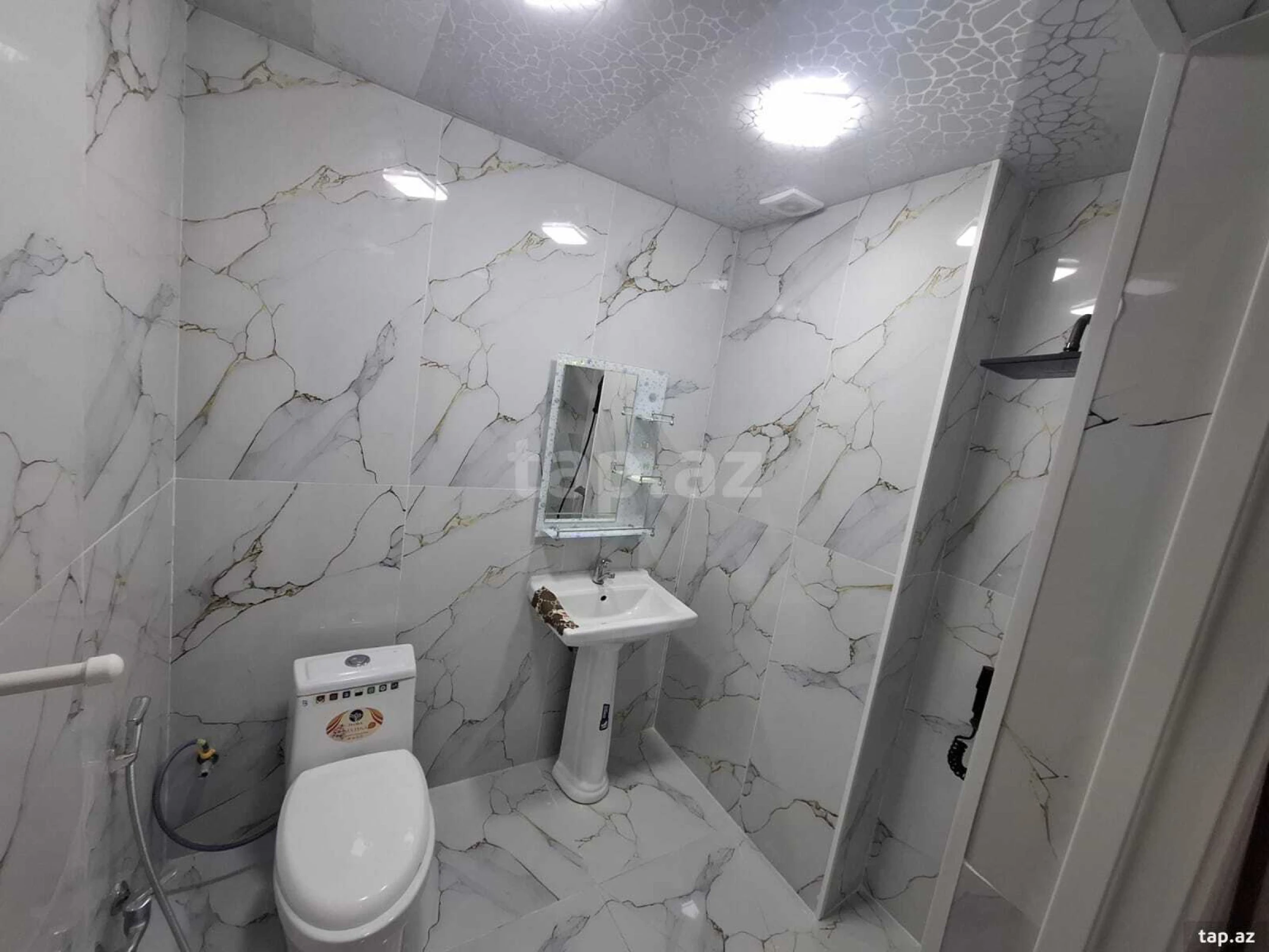Kirayə verilir 3 otaqlı yeni tikili 65 m²