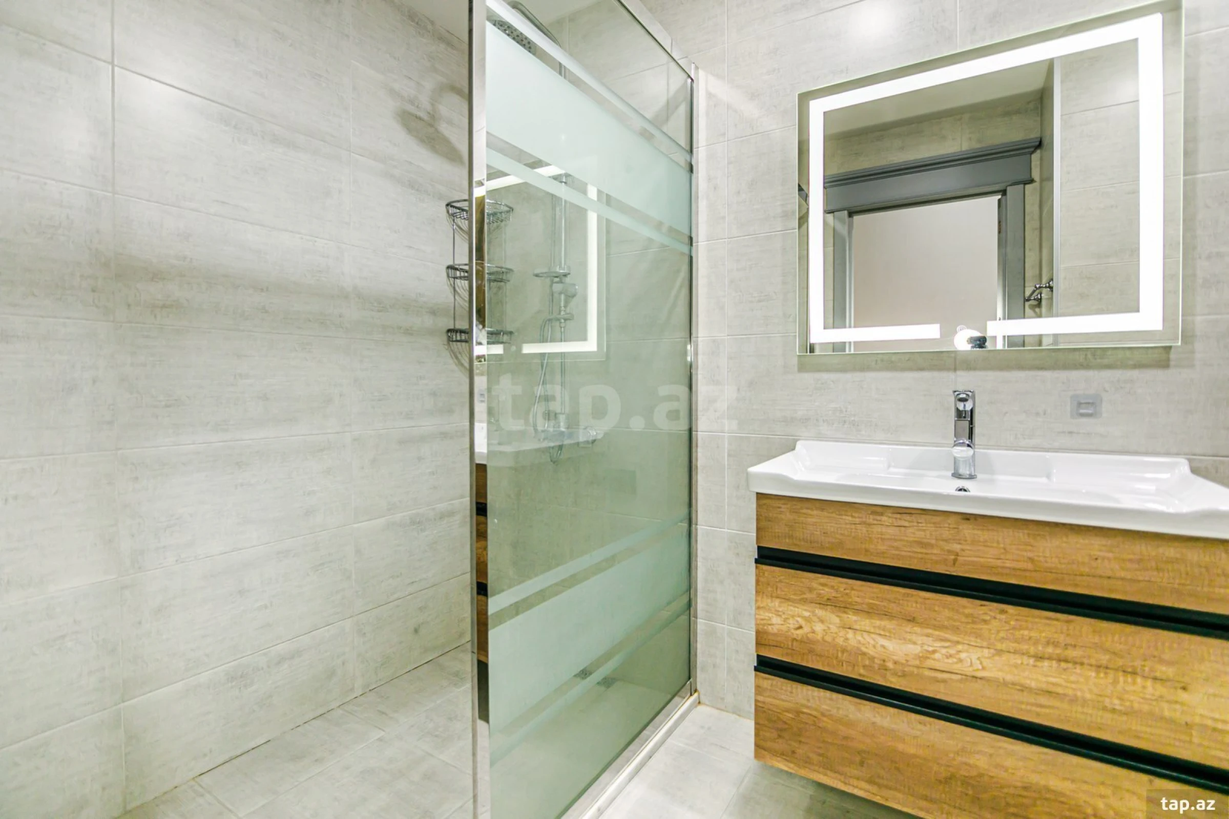 Kirayə verilir 2 otaqlı yeni tikili 64 m²