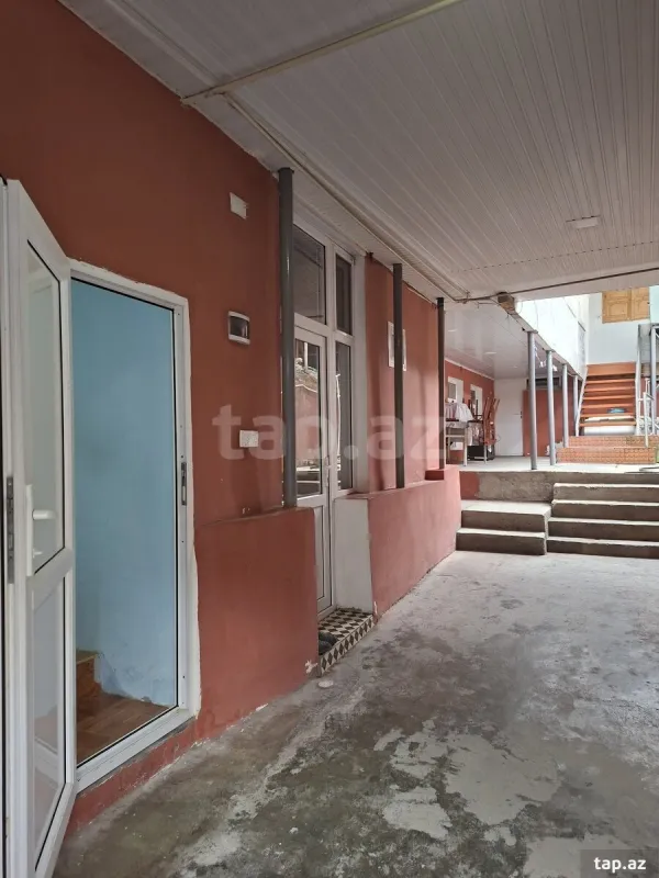 Satılır 6 otaqlı həyət evi