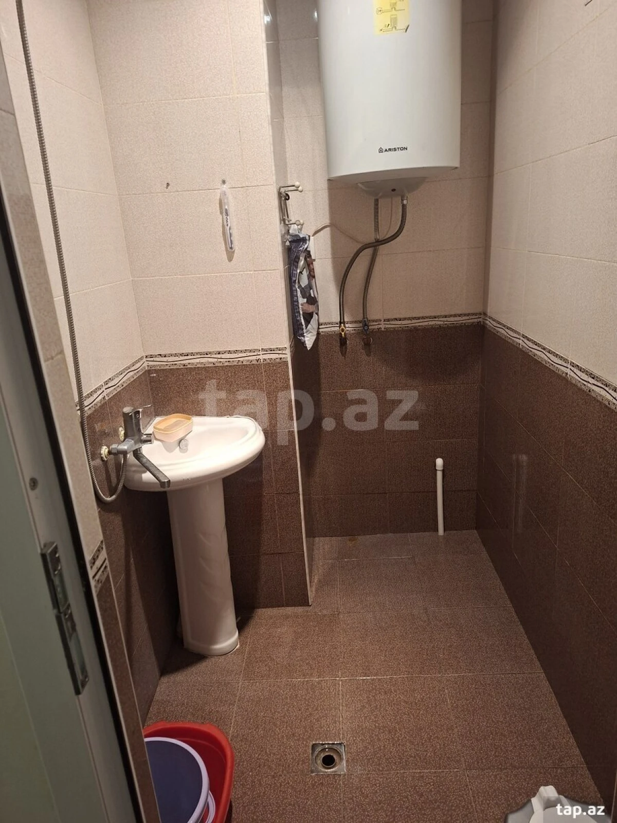 Satılır 6 otaqlı həyət evi