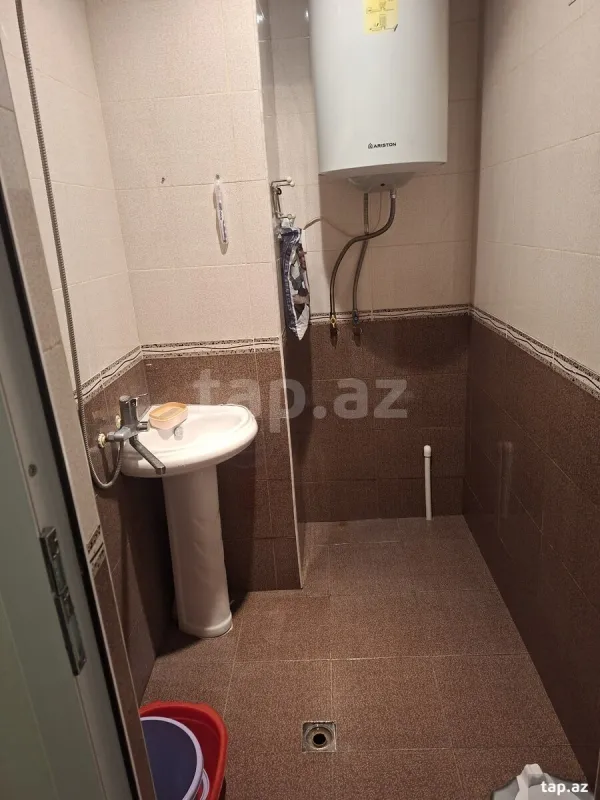 Satılır 6 otaqlı həyət evi