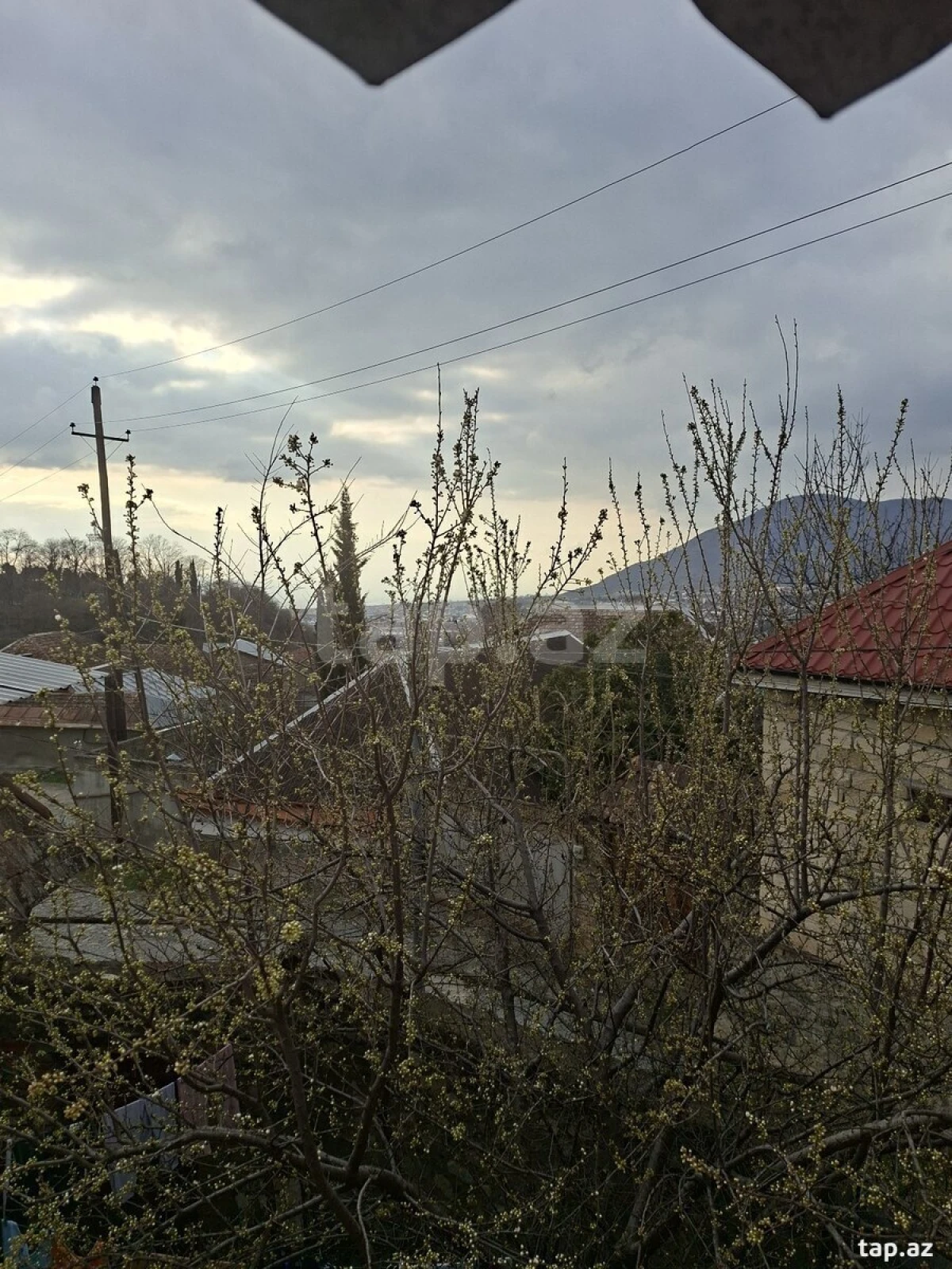 Satılır 6 otaqlı həyət evi