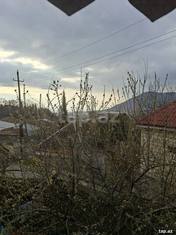 Satılır 6 otaqlı həyət evi