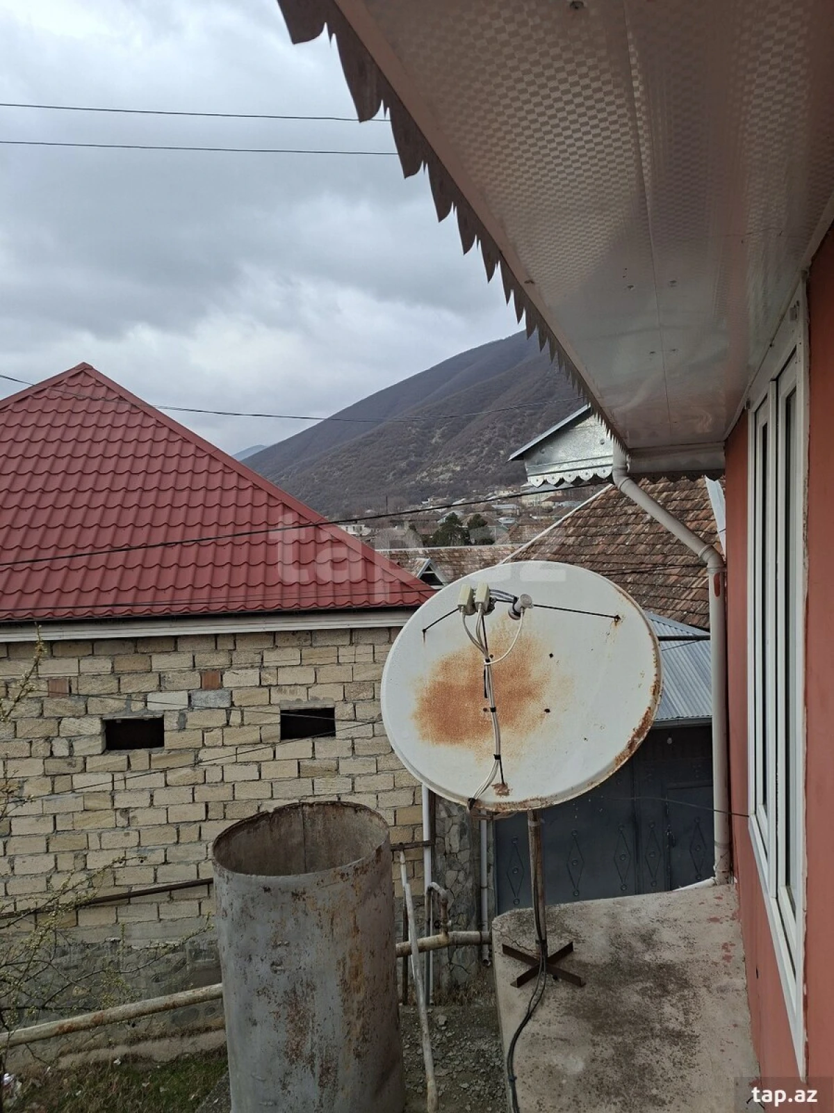 Satılır 6 otaqlı həyət evi