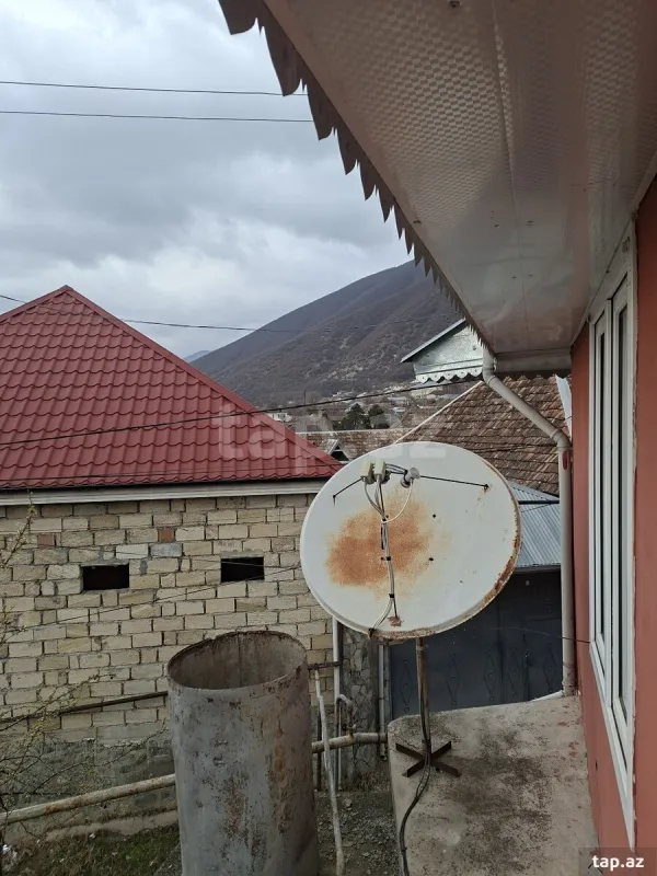 Satılır 6 otaqlı həyət evi