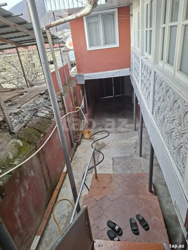 Satılır 6 otaqlı həyət evi