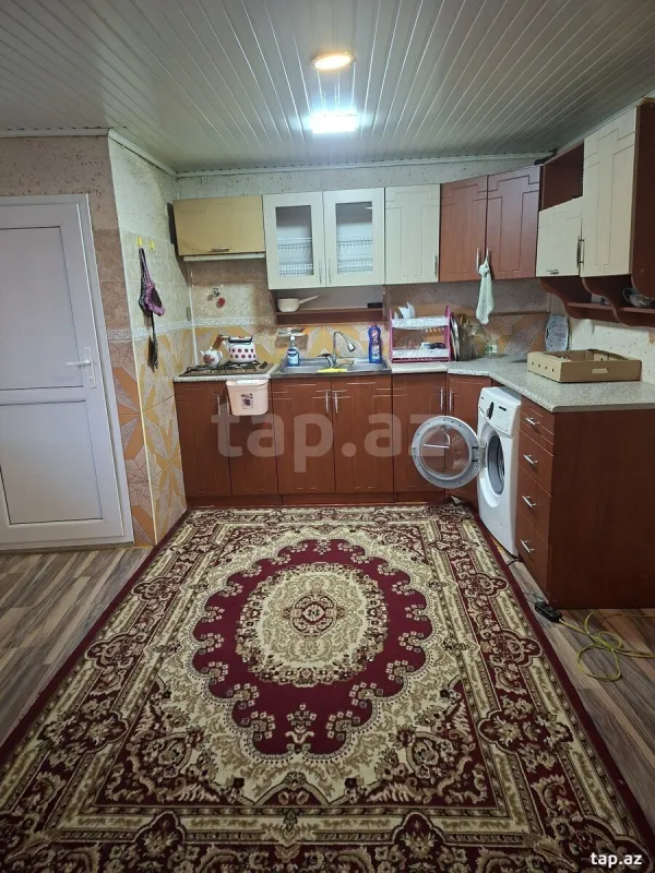 Satılır 6 otaqlı həyət evi