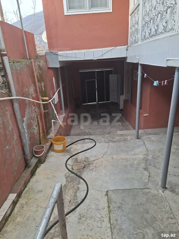 Satılır 6 otaqlı həyət evi