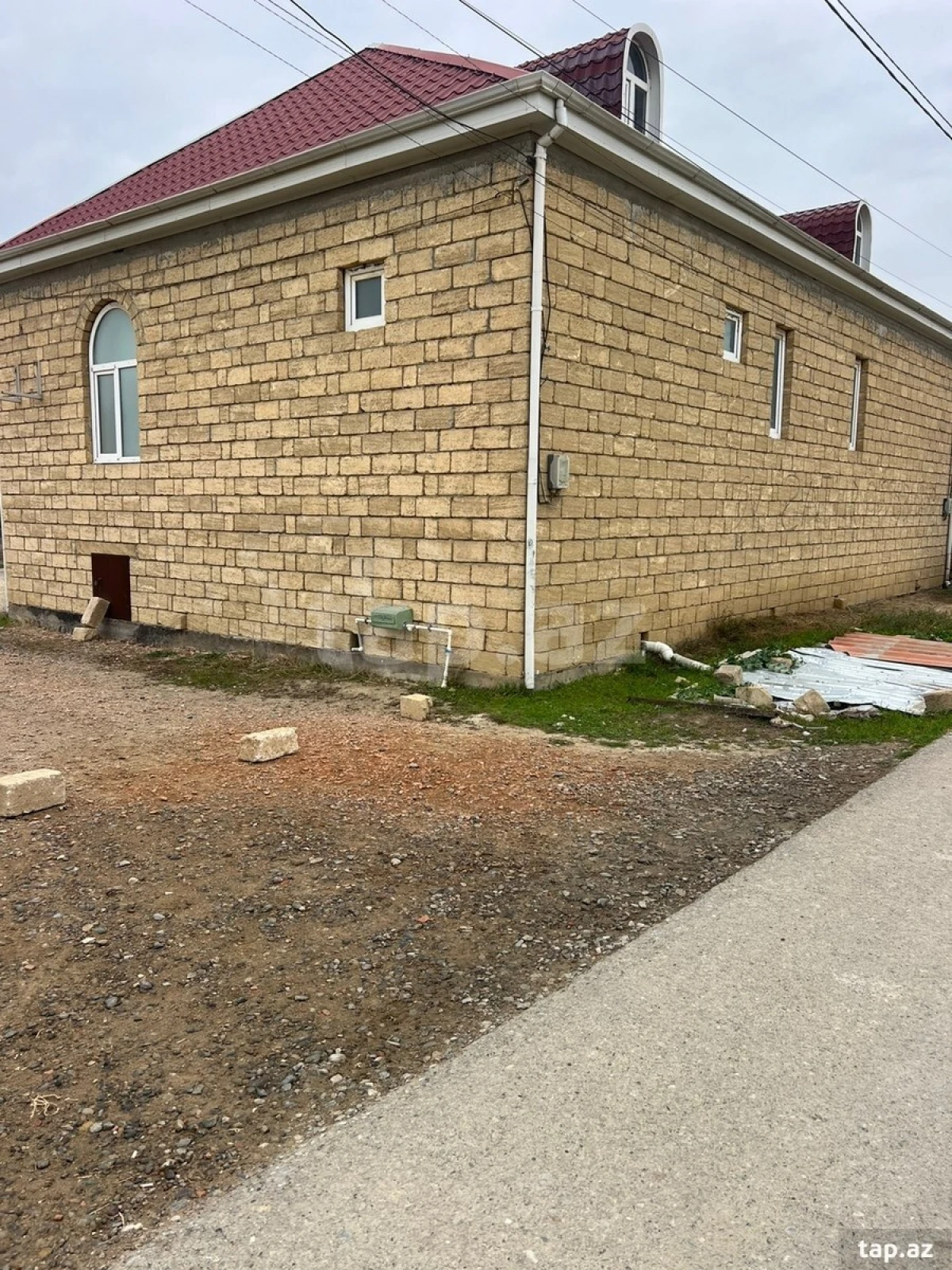 Satılır 3 otaqlı həyət evi