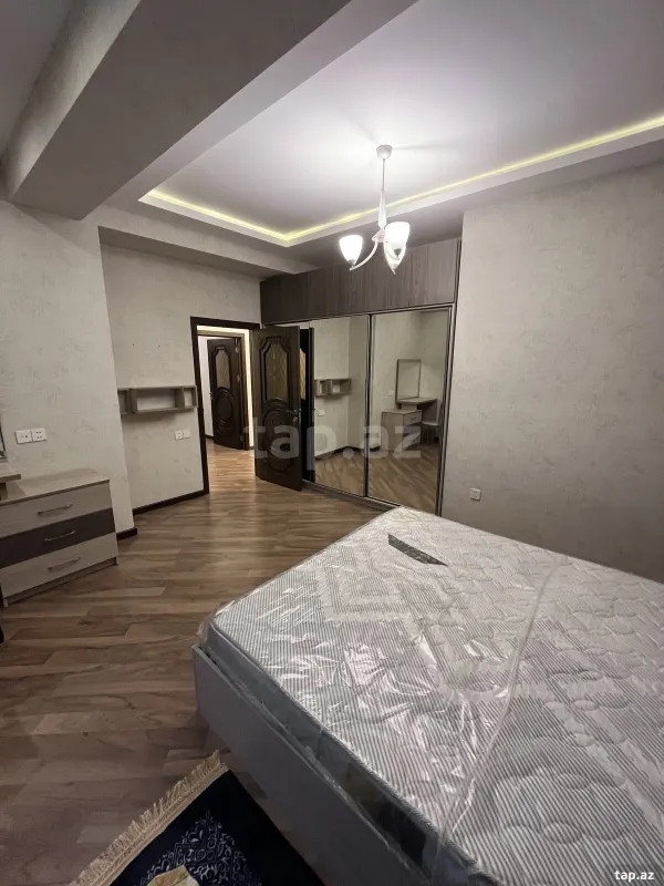 Kirayə verilir 3 otaqlı yeni tikili 150 m²