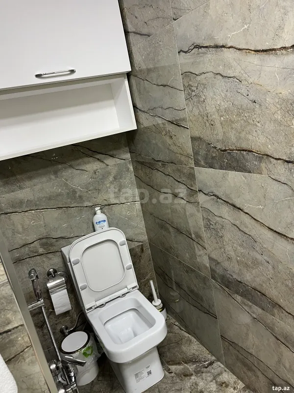 Kirayə verilir 3 otaqlı yeni tikili 150 m²