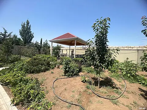 Satılır 6 otaqlı həyət evi
