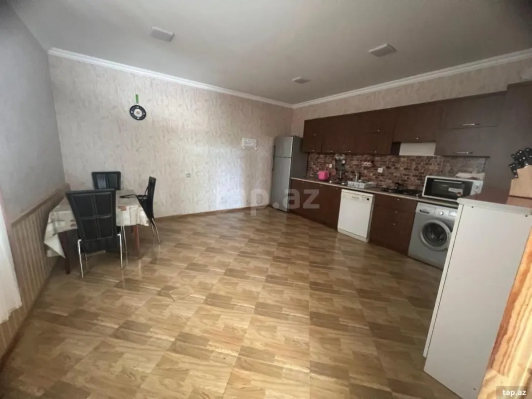 Satılır 6 otaqlı həyət evi