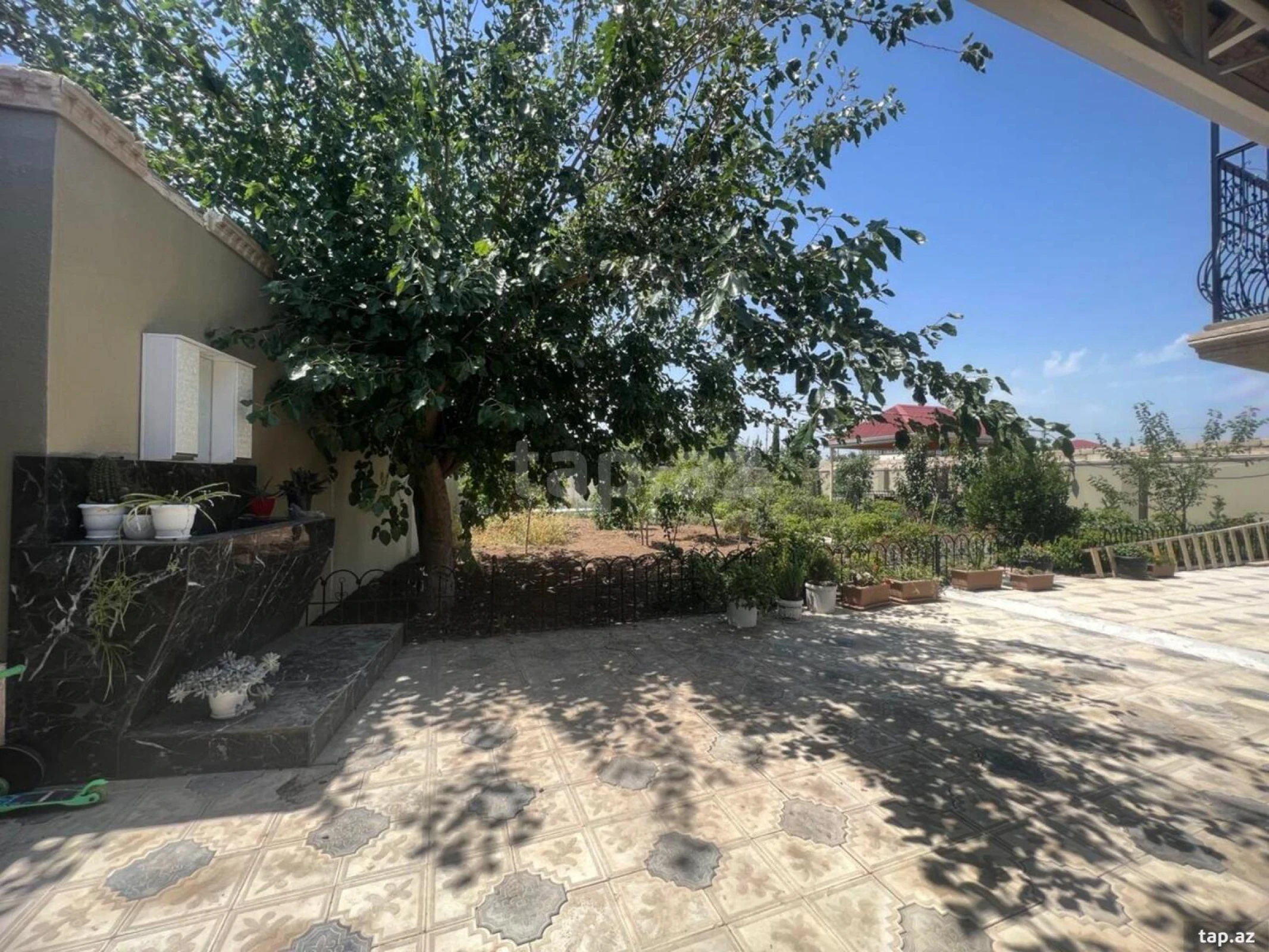 Satılır 6 otaqlı həyət evi