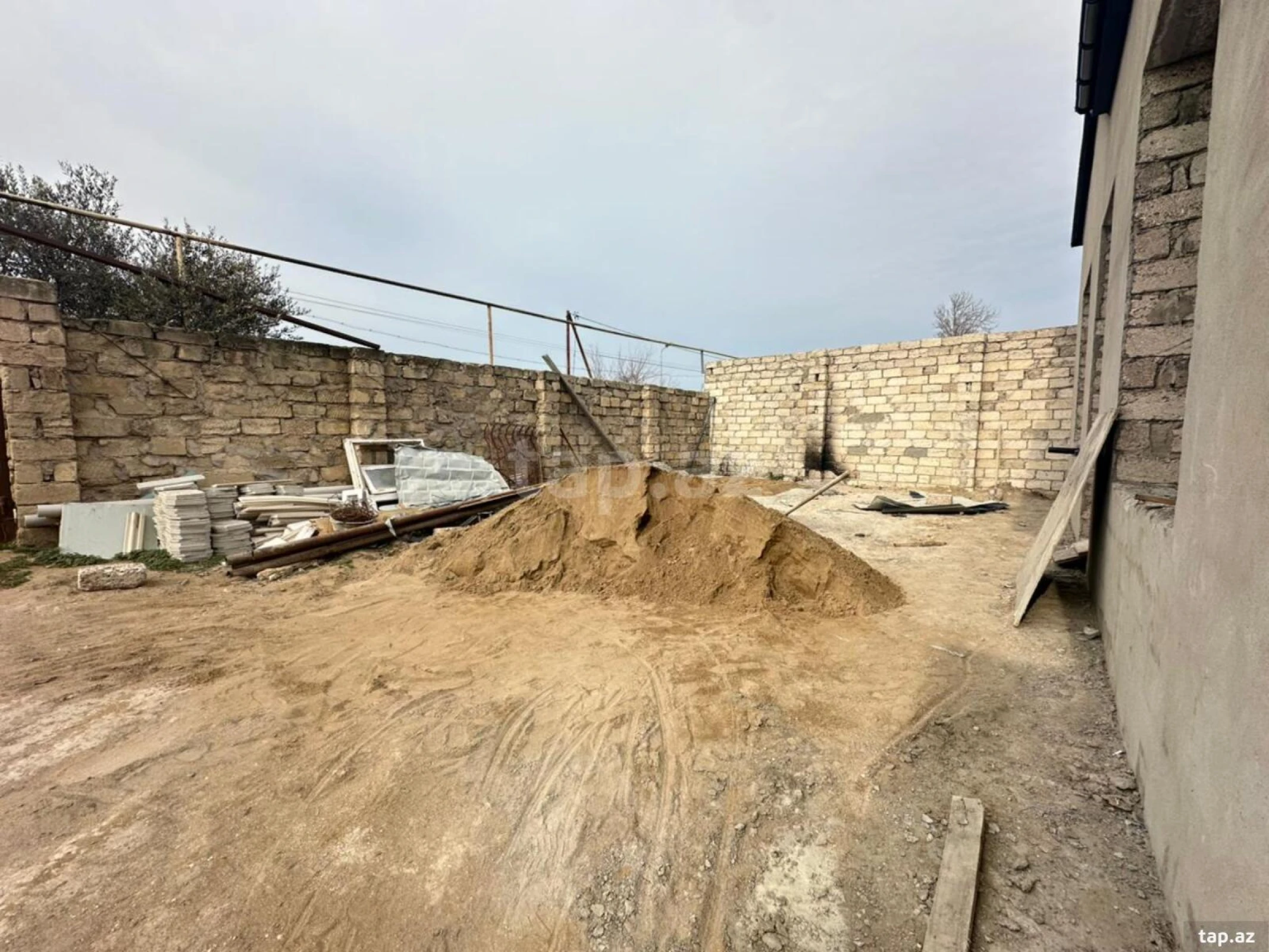 Satılır 3 otaqlı həyət evi