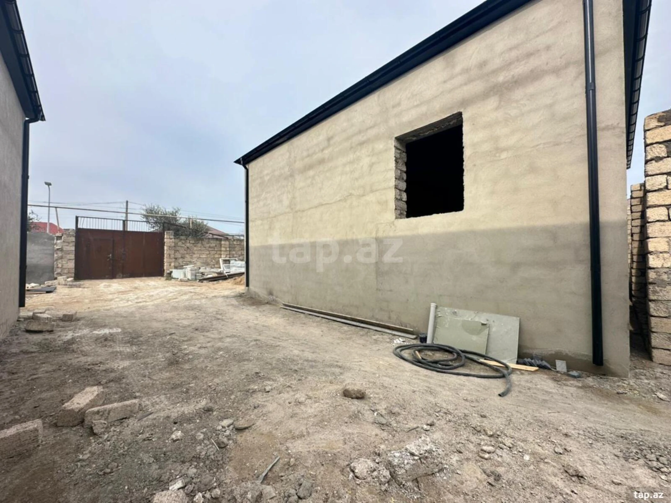 Satılır 3 otaqlı həyət evi