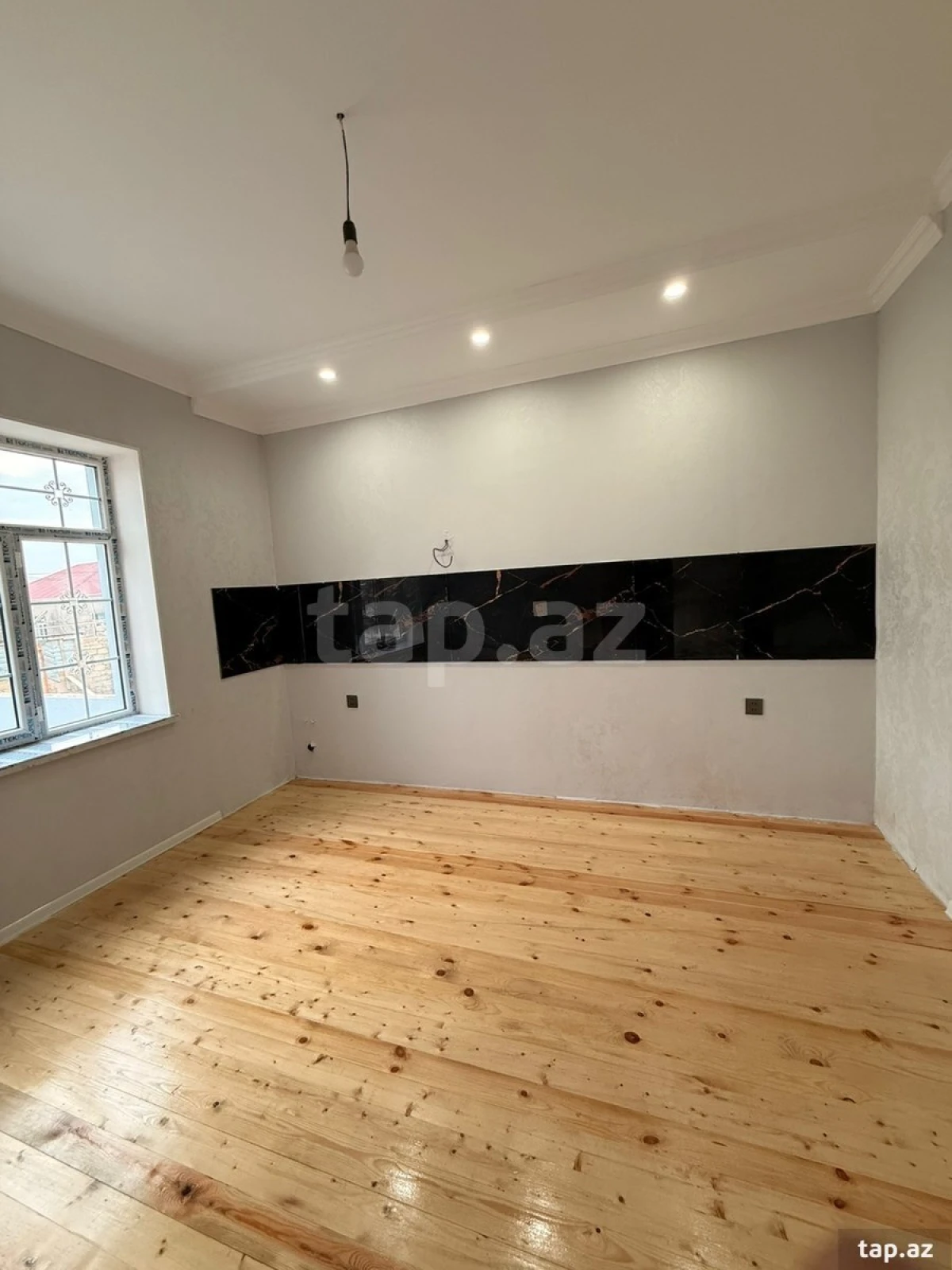 Satılır 4 otaqlı həyət evi