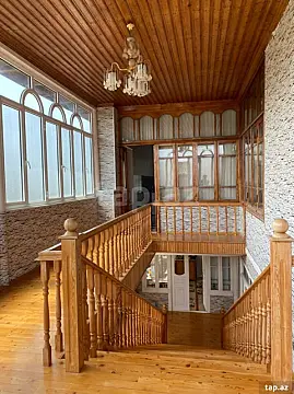 Satılır 9 otaqlı həyət evi