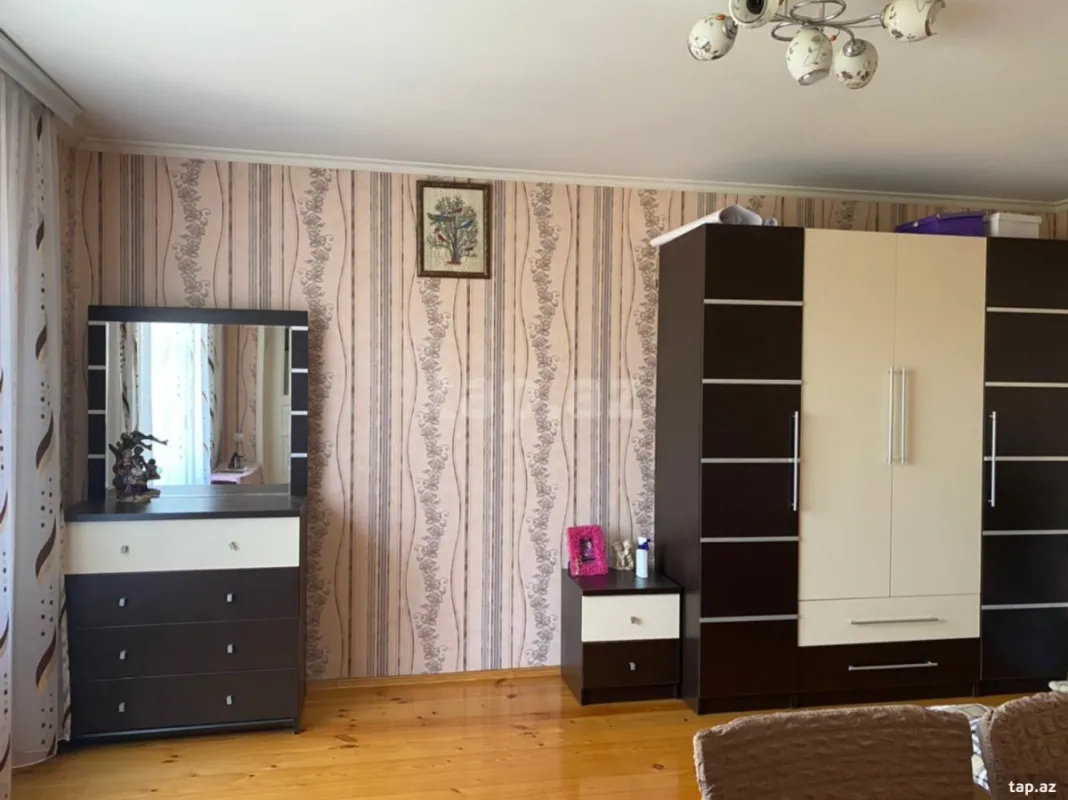 Satılır 9 otaqlı həyət evi