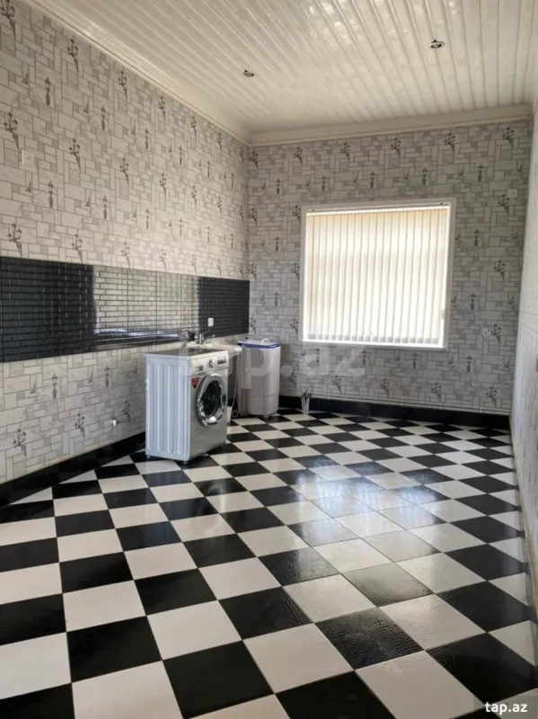 Satılır 9 otaqlı həyət evi