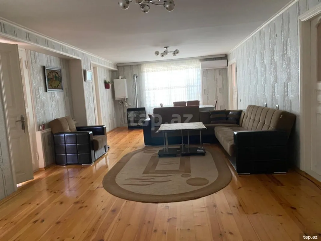 Satılır 9 otaqlı həyət evi