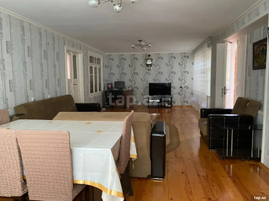 Satılır 9 otaqlı həyət evi